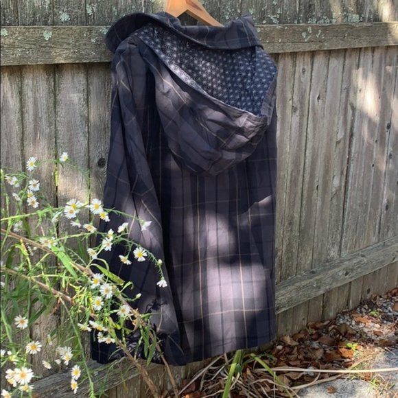 Dear Creatures plaid cape with hood - Picture 11 of 13
